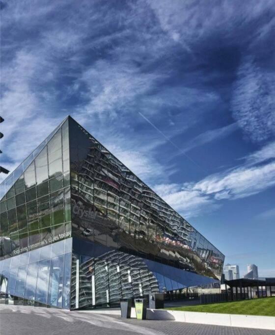 Lovely Waterfront Flat Canary Wharf Excel Centre Daire Londra Dış mekan fotoğraf