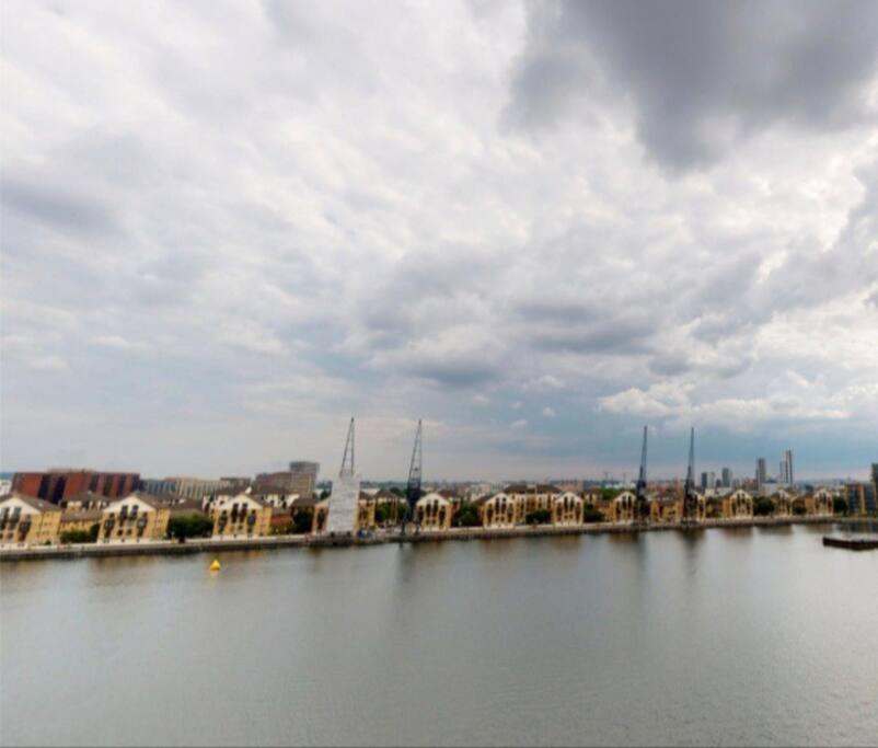 Lovely Waterfront Flat Canary Wharf Excel Centre Daire Londra Dış mekan fotoğraf