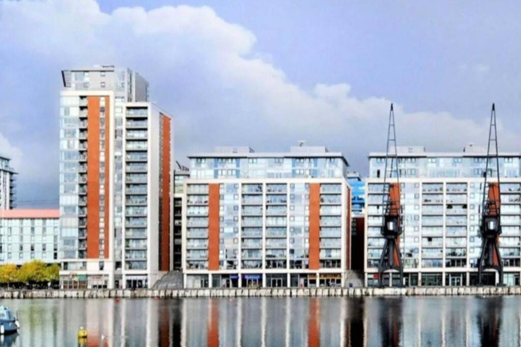 Lovely Waterfront Flat Canary Wharf Excel Centre Daire Londra Dış mekan fotoğraf